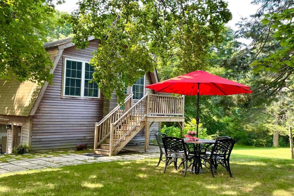 Newly Renovated Carriage House Near Town & Beaches Madison Exteriér fotografie