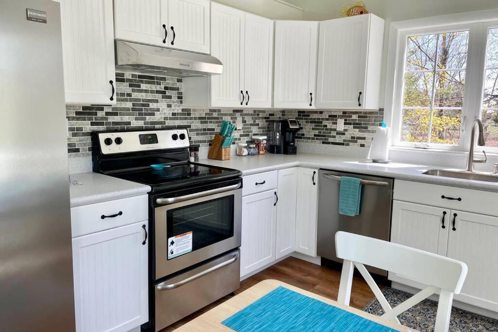 Newly Renovated Carriage House Near Town & Beaches Madison Exteriér fotografie