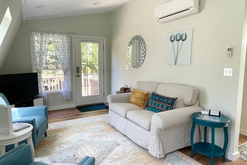 Newly Renovated Carriage House Near Town & Beaches Madison Exteriér fotografie